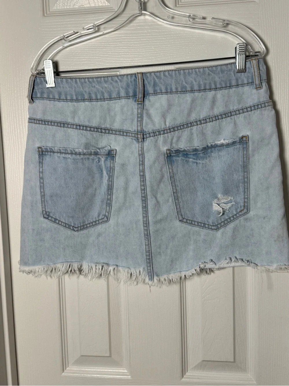 Forever 21 Light Wash Distressed Denim Mini Skirt Raw Hem Frayed Sz 31/large